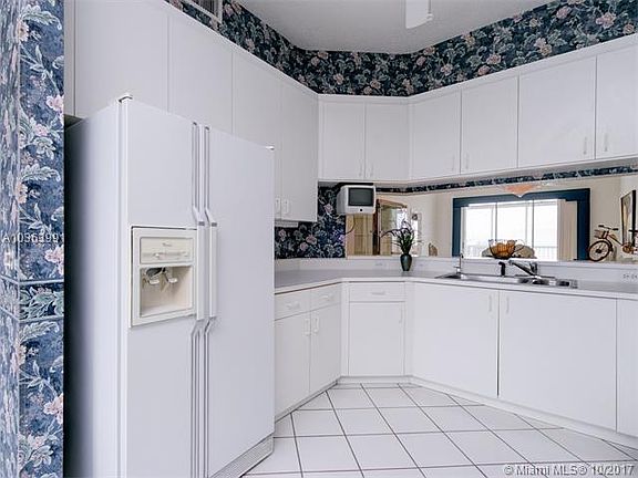 5th image of 10111 NW 24th Pl APT 404