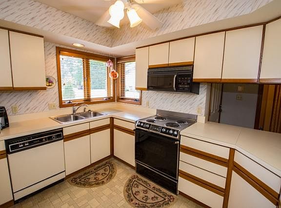 3rd image of 2834 Freda Dr