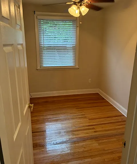 3451 Ainslie St — Photo 10