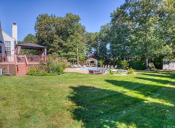 3rd image of 88 Newington Ln