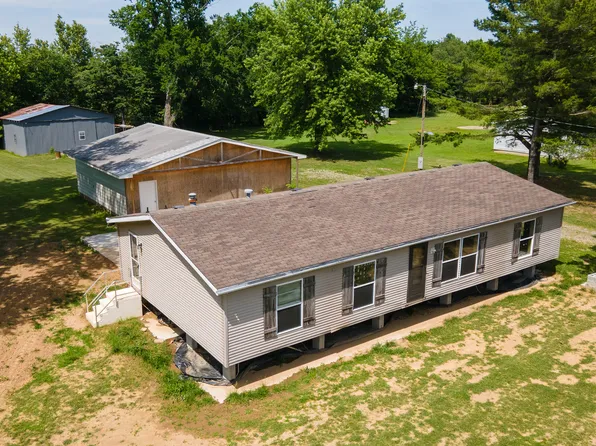 17203-9 Blacktop Rd, West Frankfort, IL 62896