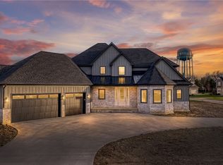 405 Club Dr W, Aurora, OH