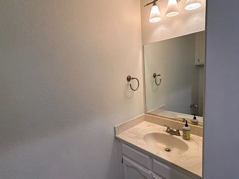 4033 W Douglas Ave — Photo 20