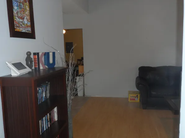 513 N 7th St, Lawrence, KS 66044