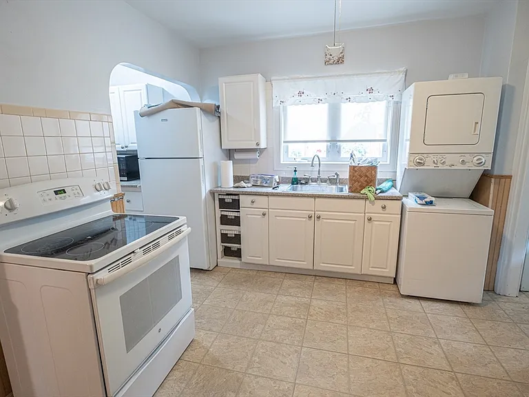 130 Francis St #1 — Photo 12