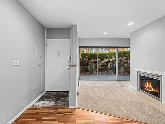 5th image of 301 S Chestnut St APT 1