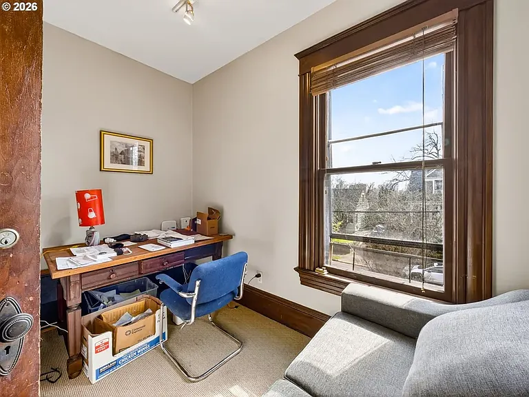 237 NE Graham St — Photo 15