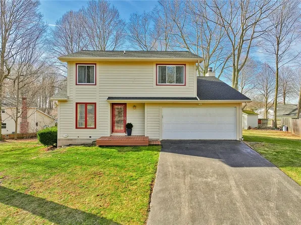 7 Todd Ln, Penfield, NY 14526