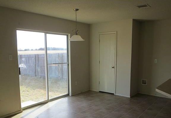 5th image of 1011 Vicksburg Dr