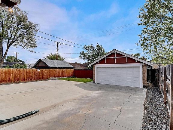 5th image of 1418 Perry St