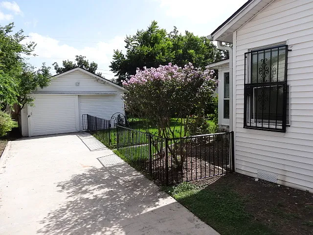 1214 Donaldson Ave — Photo 15