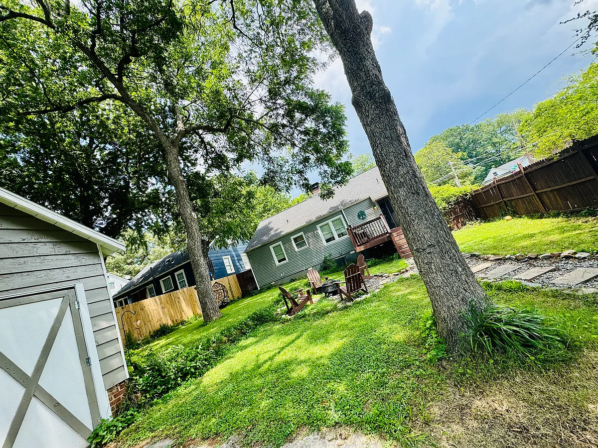 Building Photo - 2481 Semmes St