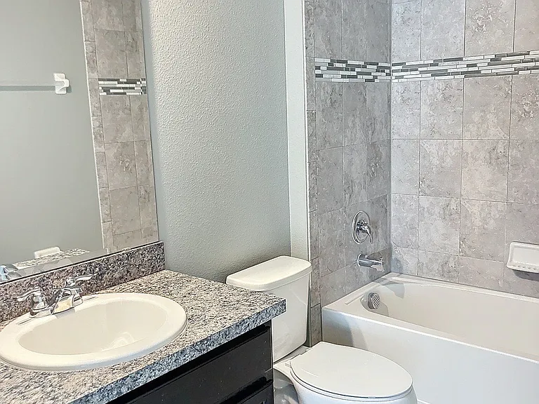 469 Ogelthorpe Dr — Photo 17