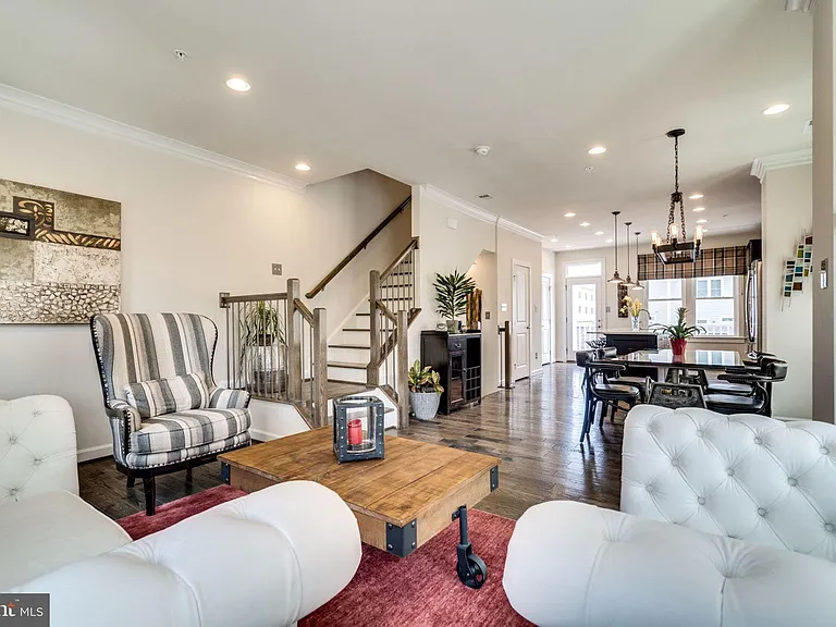 1133 S Monroe St — Photo 12