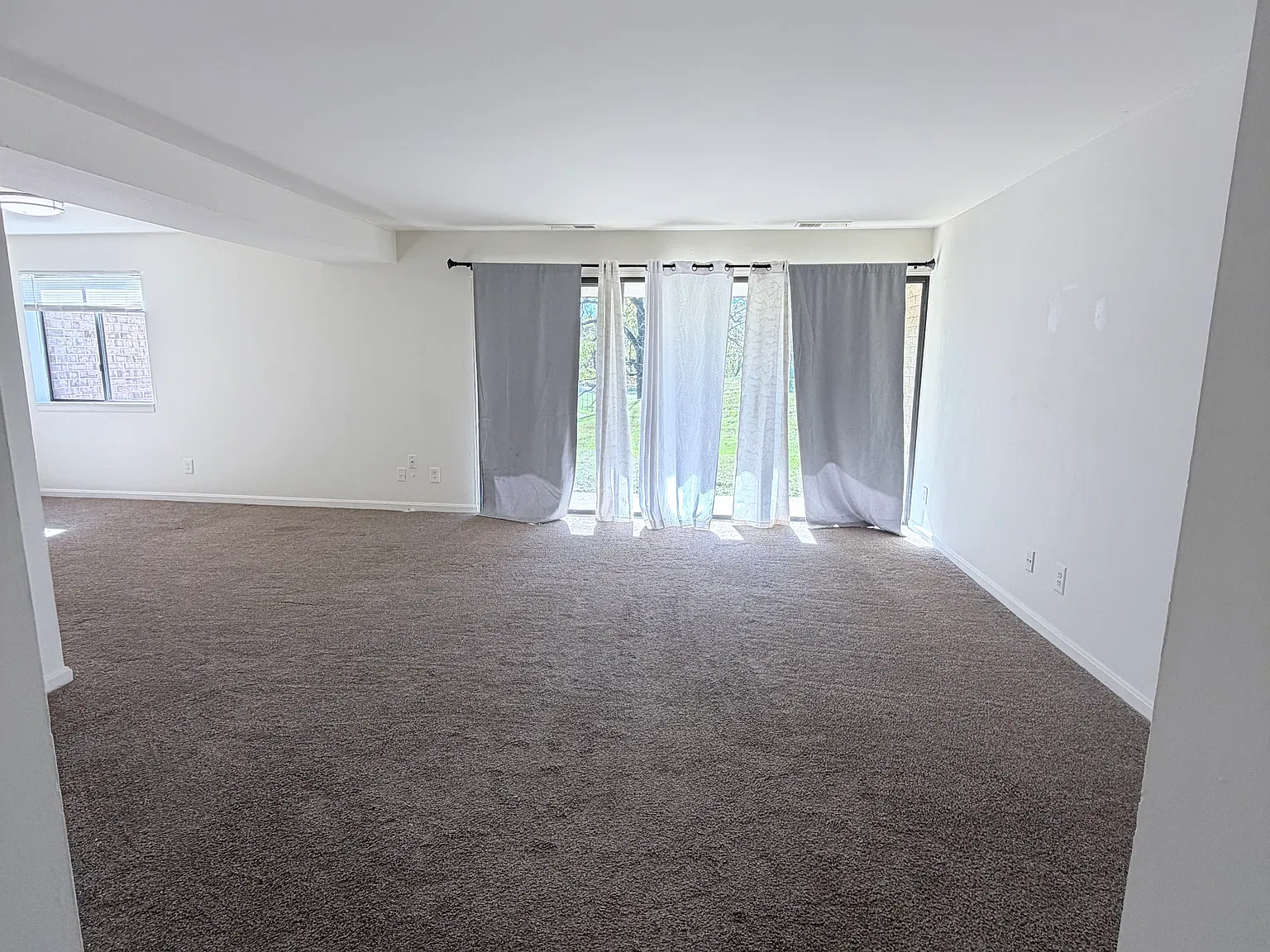 2 bed, 1056 sqft, $2,266 — Photo 2