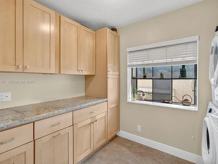 4250 SW 70th Ter — Photo 11