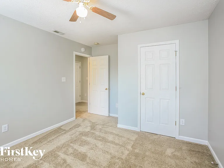 461 E Clear Lake Ln — Photo 7