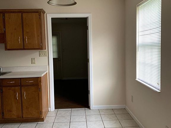 4th image of 3492 Hedge Dr NE