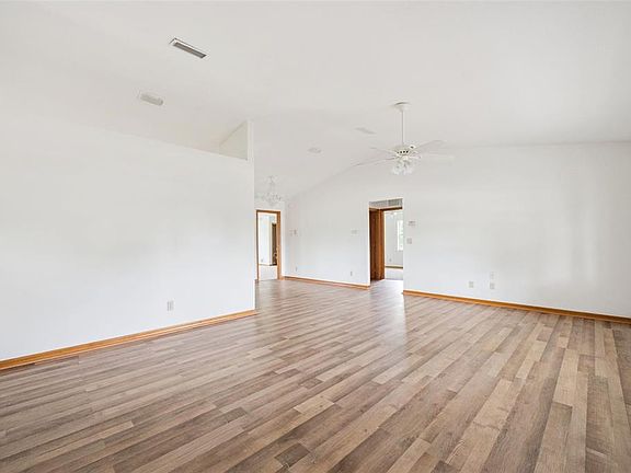 5th image of 261 SE 61st Ct