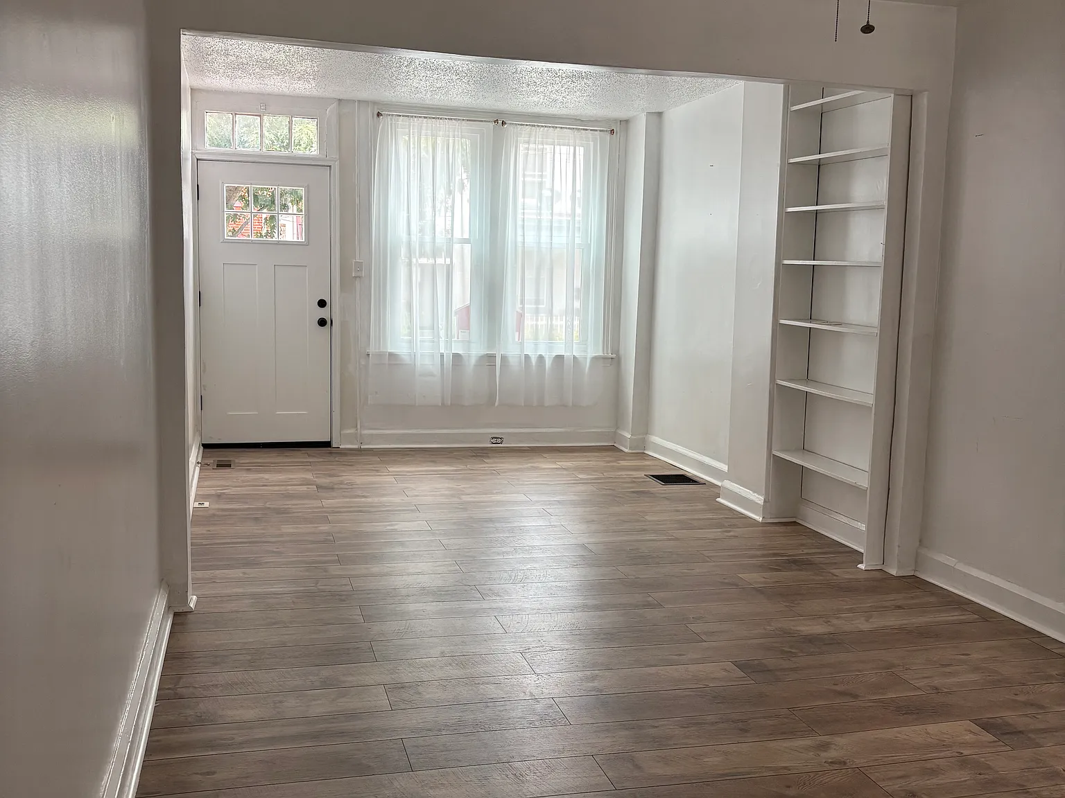 4 bed, 1.5 bath, 1542 sqft, $3,000 — Photo 3
