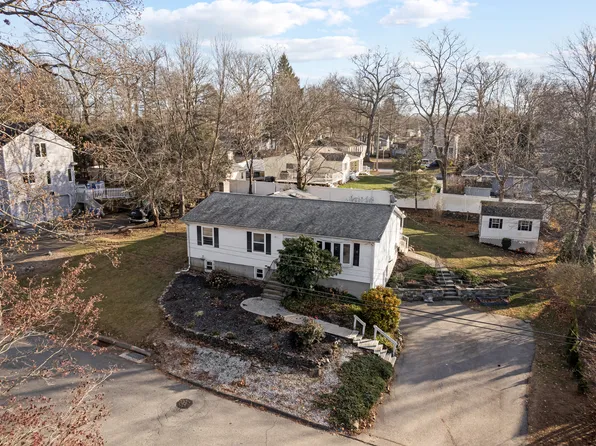 9 Mohigan Trail, East Hampton, CT 06424