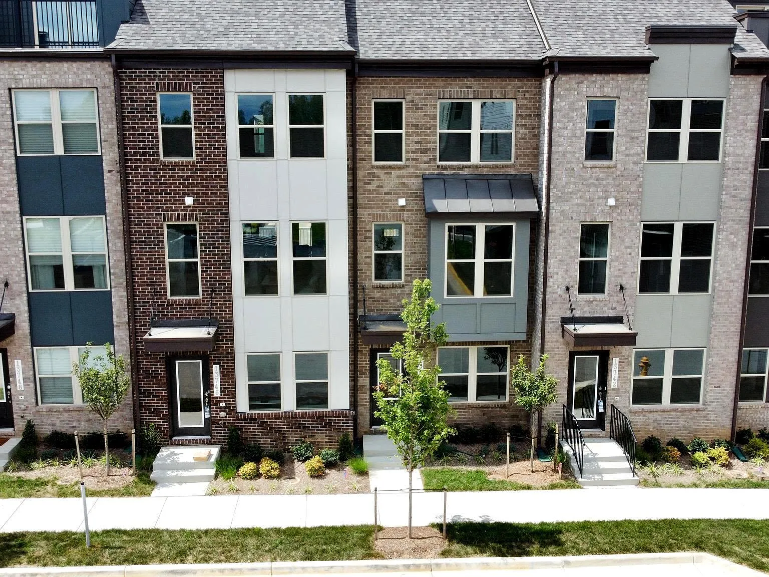 3 bed, 3.5 bath, 2086 sqft, $3,100 — Photo 3