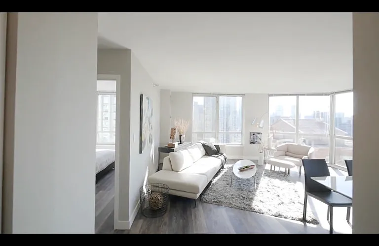 40 E Delaware Pl — Photo 6