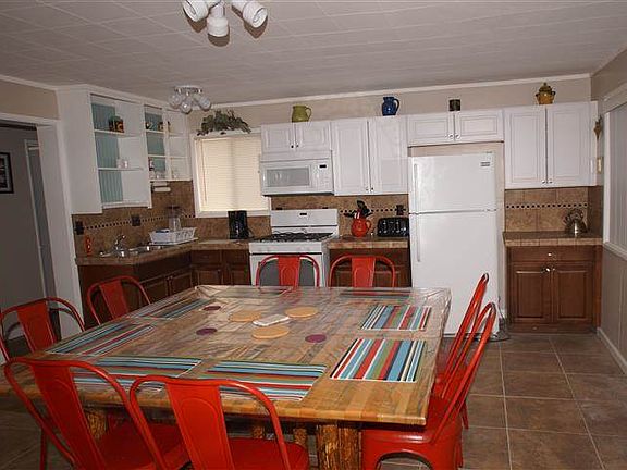 2nd image of 735 Holmes Ln