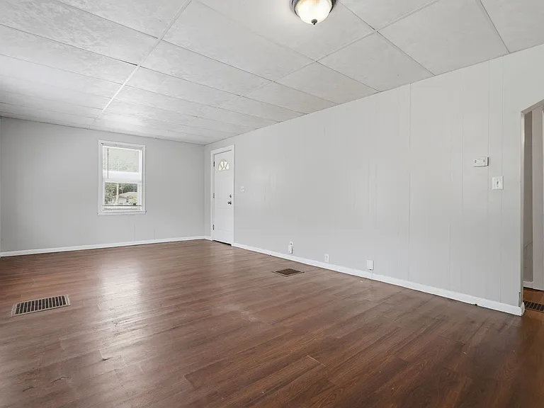 554 Buist St SW — Photo 11