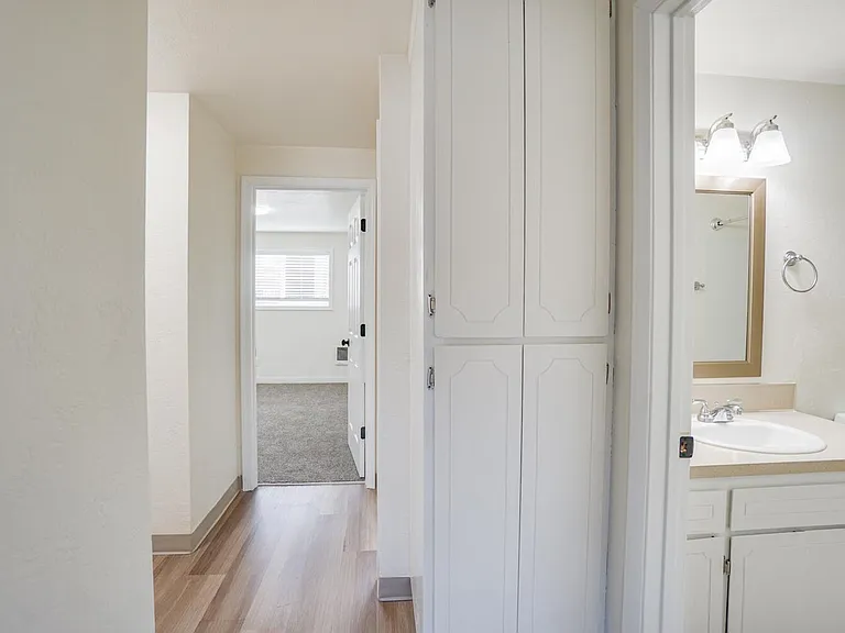 Westwood Apartments ** On-site Laundry Facilities, Off-Street Parking & Private Patio or Balcony — Photo 35