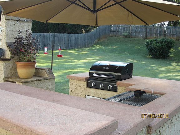 Gas & charcoal grills