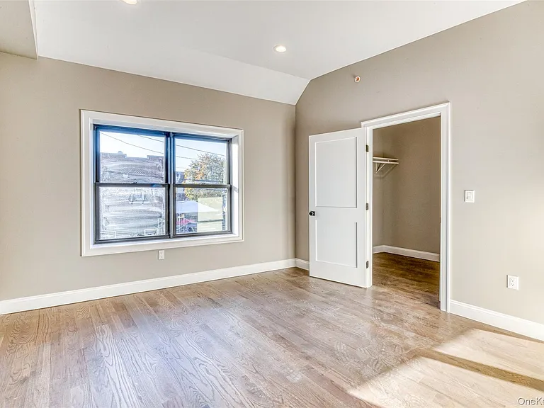 78 Roslyn Rd #202 — Photo 7