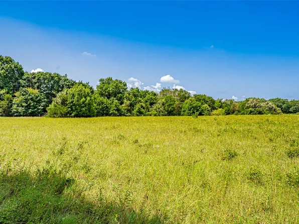 4 Briar Rd, Azle, TX 76020