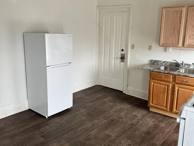 926 Main St — Photo 1