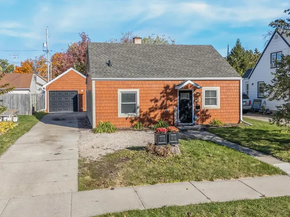 941 Riverlawn St, Neenah, WI 54956