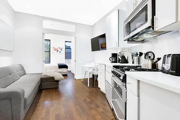 Rented by Vertical Real Estate LLC | media 3