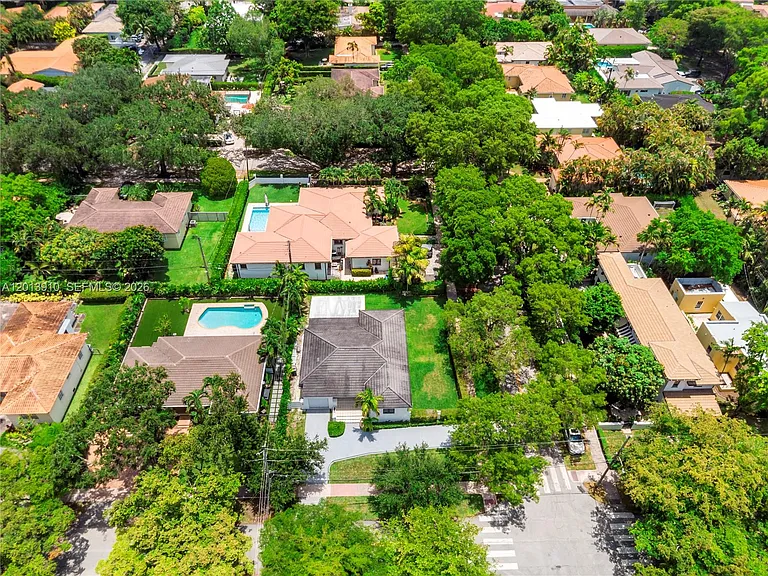 1015 Pizarro St — Photo 34