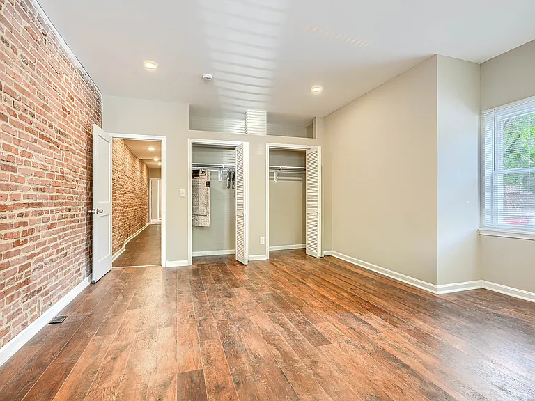 446 N Linwood Ave #1 — Photo 3