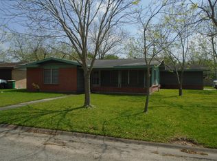 2201 E Poplar Ave, Victoria, TX 77901