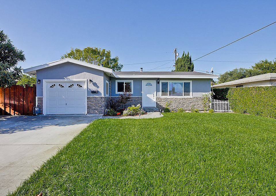 1st image of 2424 Moraine Dr