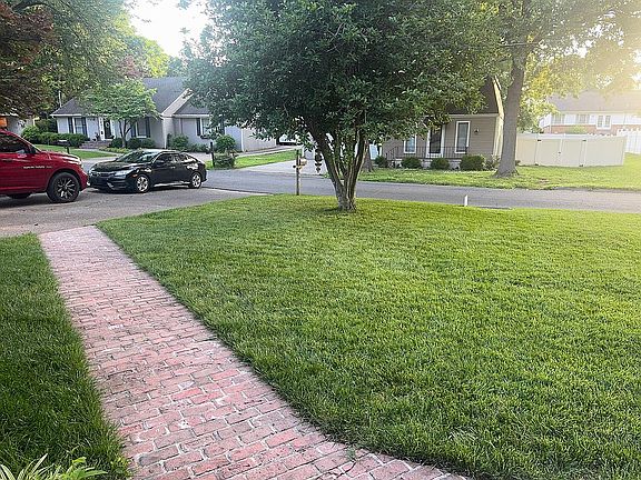 4th image of 105 Campbell Ct