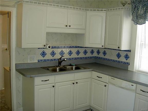 4th image of 204 W Loretta Ave
