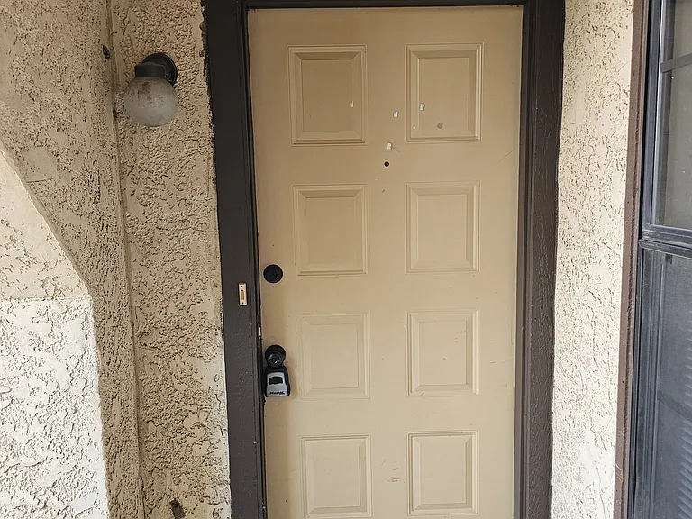 1732 Crest Point Dr — Photo 2