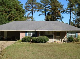 611 Thornton Dr, Columbus, MS 39702