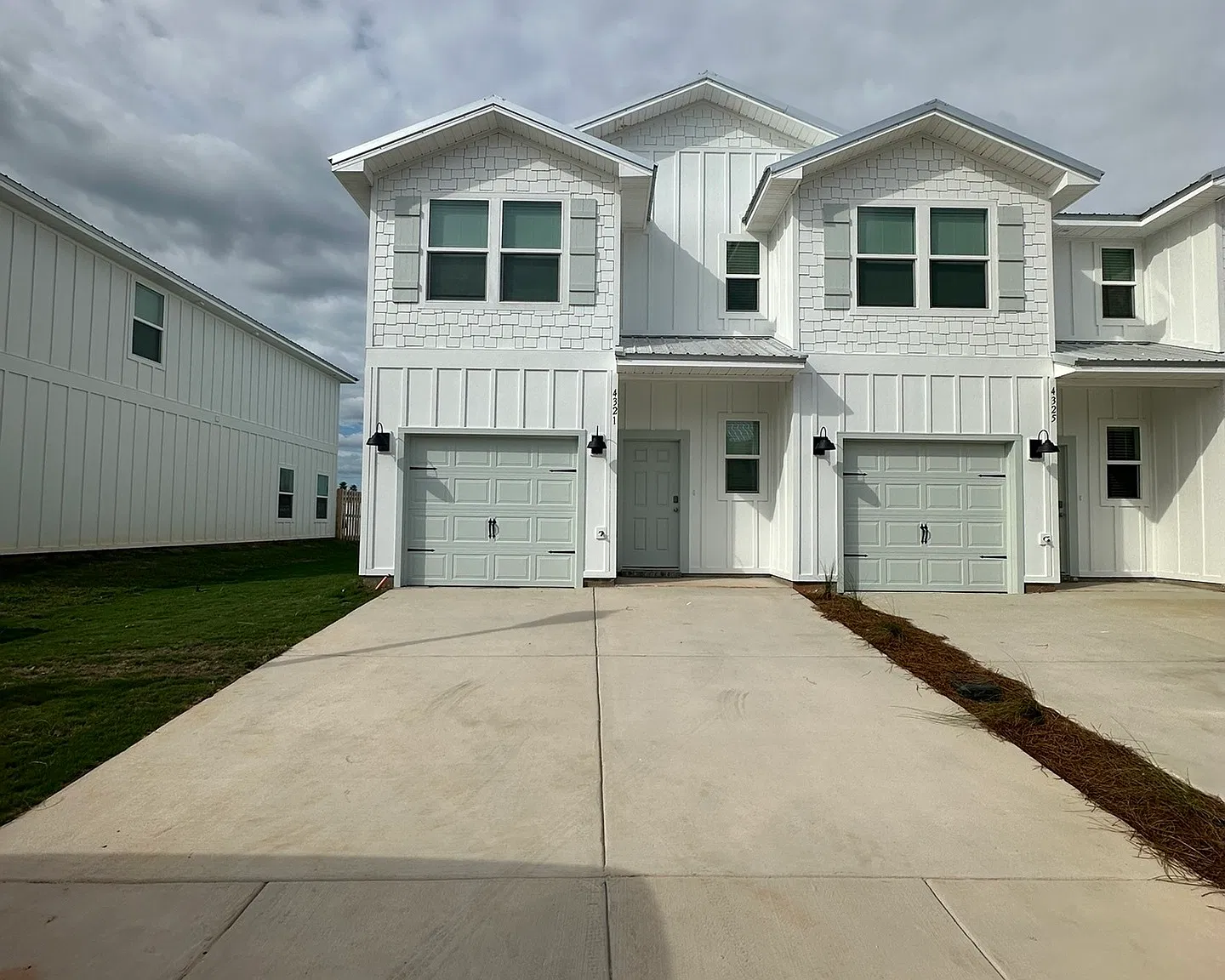 3 bed, 2.5 bath, 1437 sqft, $2,150 — Photo 1
