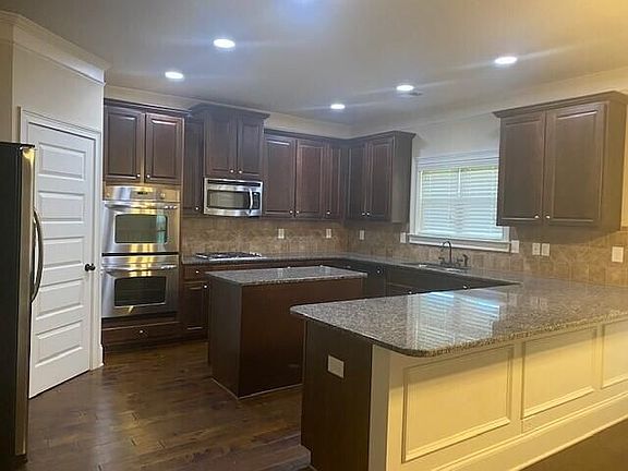 3rd image of 2418 Sunflower Dr