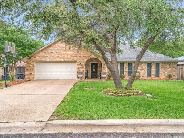 313 Juanita Ave, Wills Point, TX 75169