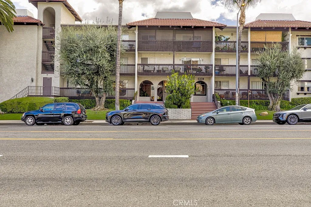 2 bed, 1205 sqft, $3,200 — Photo 1