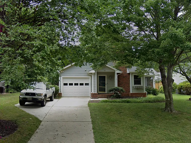 810 Mill Creek Ln — Photo 1