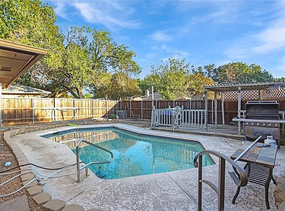 4th image of 806 Lake Highlands Dr
